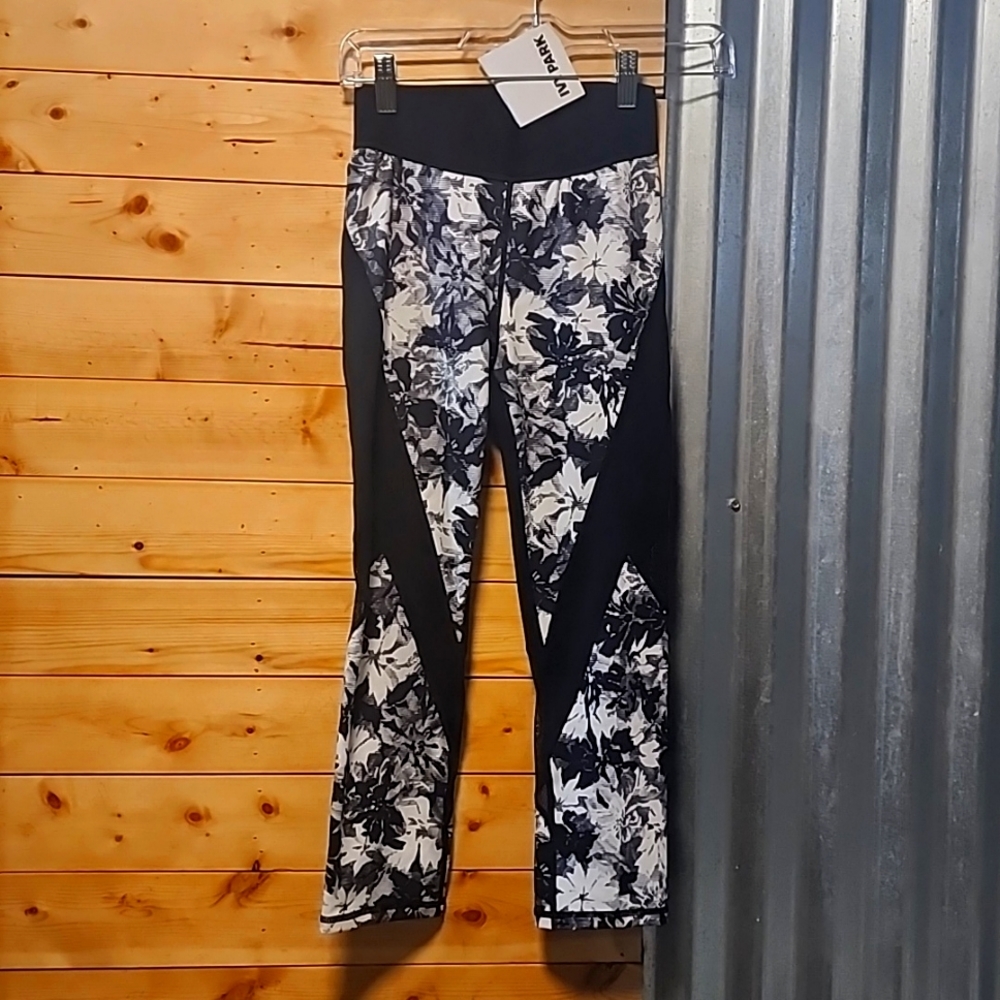 IVY Park Leggings size XS NEW